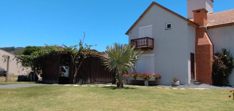 Casa com 3 Quartos à Venda, 126 m² em Bombas - Bombinhas