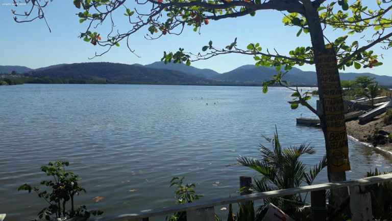 Terreno à Venda, 1.196 m² em Itaipu - Niterói