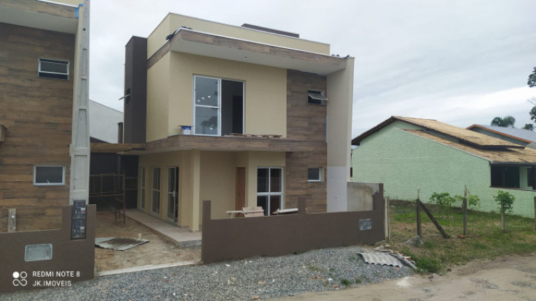 Sobrado com 3 Quartos à Venda, 101 m² em Balneário Cambiju - Itapoá