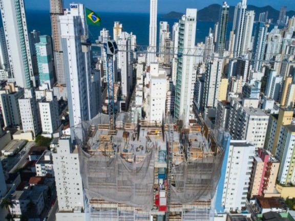 Imagem Imóvel com 4 Quartos à Venda, 129 m² em Centro - Balneário Camboriú