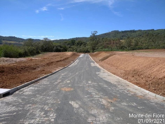 Terreno à Venda, 360 m² em Archimedes Naspolini - Criciúma