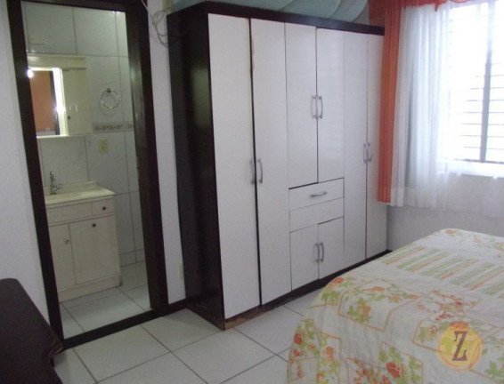 Imagem Sobrado com 3 Quartos para Temporada, em Bombas - Bombinhas Imagem Sobrado com 3 Quartos para Temporada, em Bombas - Bombinhas