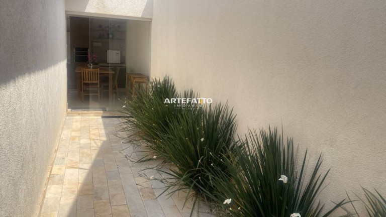 Imagem Casa com 3 Quartos à Venda, 180 m²