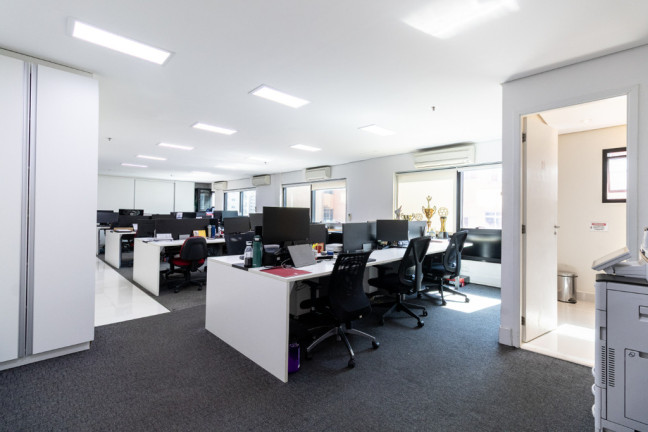 Sala Comercial à Venda, 240 m² em Pinheiros - São Paulo