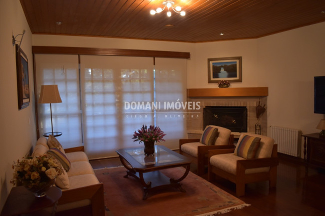 Imagem Imóvel com 3 Quartos à Venda, 159 m² em Região De Capivari - Campos Do Jordão