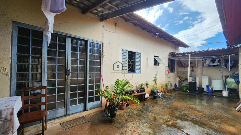 Imagem Casa com 3 Quartos à Venda, 100 m² em Conjunto Habitacional José Giordano - Londrina