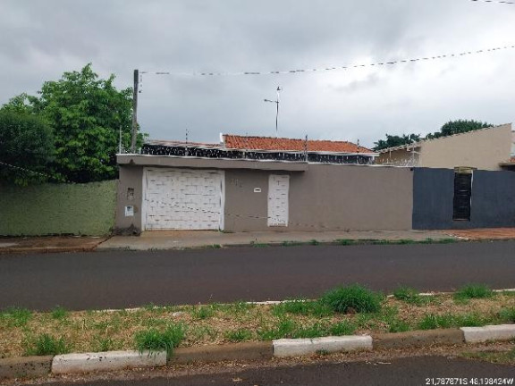 Casa com 2 Quartos à Venda, 173 m² em Parque Laranjeiras - Araraquara