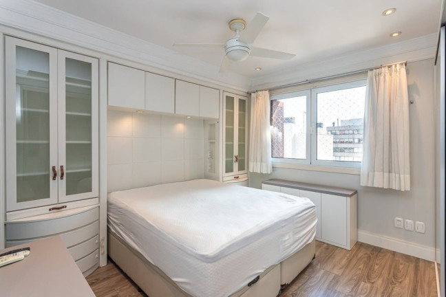 Imagem Apartamento com 4 Quartos à Venda, 217 m² em Petrópolis - Porto Alegre Imagem Apartamento com 4 Quartos à Venda, 217 m² em Petrópolis - Porto Alegre