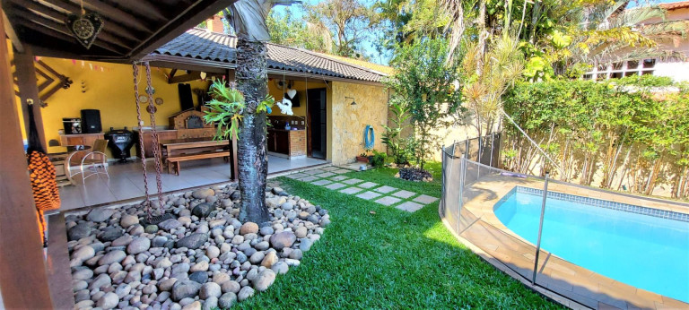 Imagem Casa com 5 Quartos à Venda ou Locação, 580 m² em Camboinhas - Niterói Imagem Casa com 5 Quartos à Venda ou Locação, 580 m² em Camboinhas - Niterói