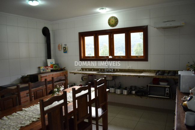 Imagem Casa com 4 Quartos à Venda, 212 m² em Região Do Vale Encantado - Campos Do Jordão