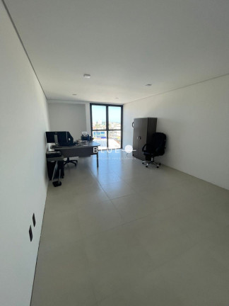 Imóvel Comercial à Venda, 34 m² em Centro - Torres