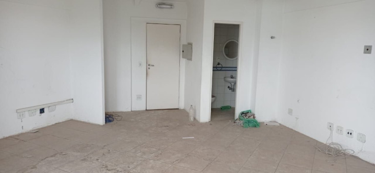 Sala Comercial à Venda, 41 m² em Jardim Satélite - São José Dos Campos