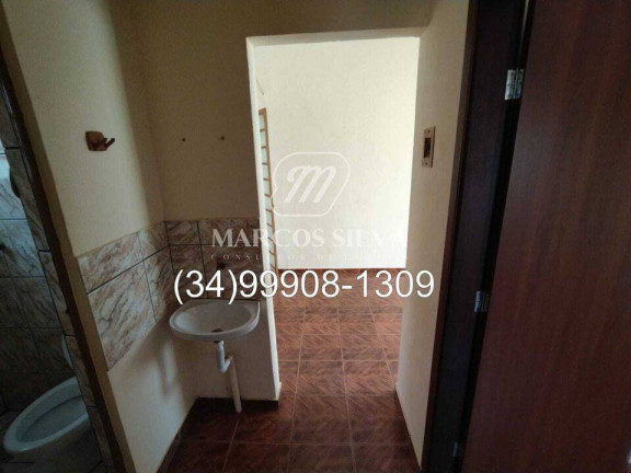 Imagem Casa com 3 Quartos à Venda, 250 m² em Santa Mônica - Uberlândia