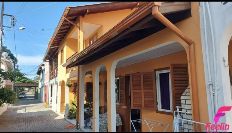 Imagem Casa com 6 Quartos à Venda, 198 m² em Armação - Florianópolis