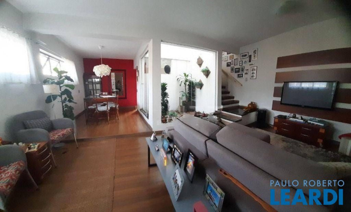 Imagem Sobrado com 3 Quartos à Venda, 255 m² em Vila Bastos - Santo André Imagem Sobrado com 3 Quartos à Venda, 255 m² em Vila Bastos - Santo André
