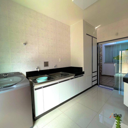 Imagem Casa com 4 Quartos à Venda, 298 m²