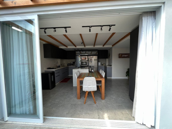 Imagem Sobrado com 4 Quartos à Venda, 190 m² em Enseada Da Pinheira - Palhoça Imagem Sobrado com 4 Quartos à Venda, 190 m² em Enseada Da Pinheira - Palhoça