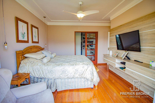 Imagem Casa com 5 Quartos à Venda, 430 m² em Golfe - Teresópolis