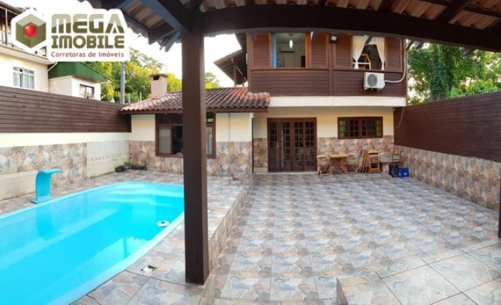Imagem Casa com 3 Quartos à Venda, 450 m² em Córrego Grande - Florianópolis Imagem Casa com 3 Quartos à Venda, 450 m² em Córrego Grande - Florianópolis