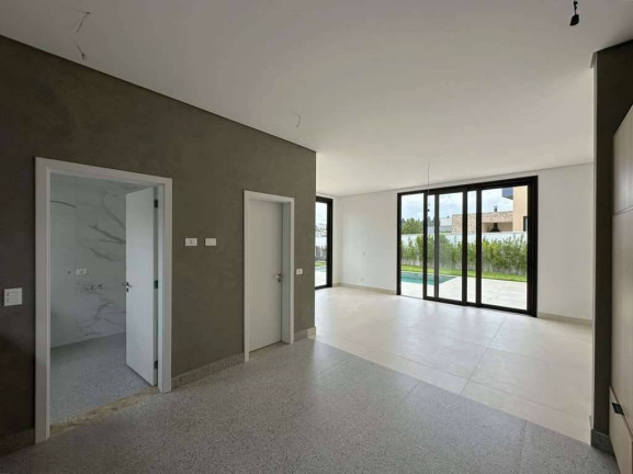 Imagem Casa com 4 Quartos à Venda, 307 m² em Granja Viana - Carapicuíba Imagem Casa com 4 Quartos à Venda, 307 m² em Granja Viana - Carapicuíba