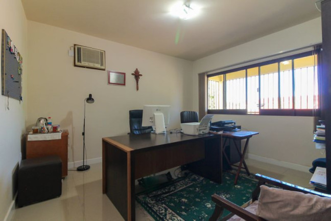 Imagem Casa com 7 Quartos à Venda, 330 m² em Nonoai - Porto Alegre