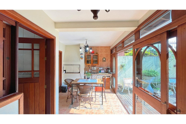 Imagem Casa com 5 Quartos à Venda,  em Ipanema - Porto Alegre