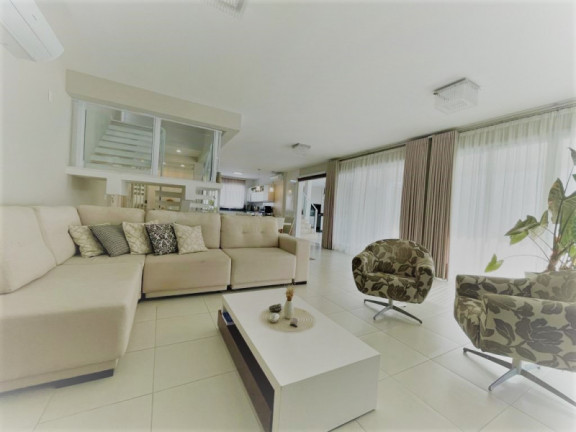 Imagem Casa com 3 Quartos à Venda, 387 m²