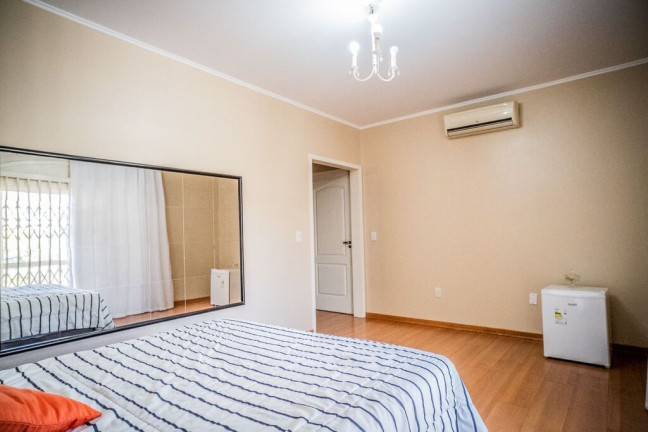 Imagem Casa com 3 Quartos à Venda, 380 m² em Vila Ipiranga - Porto Alegre
