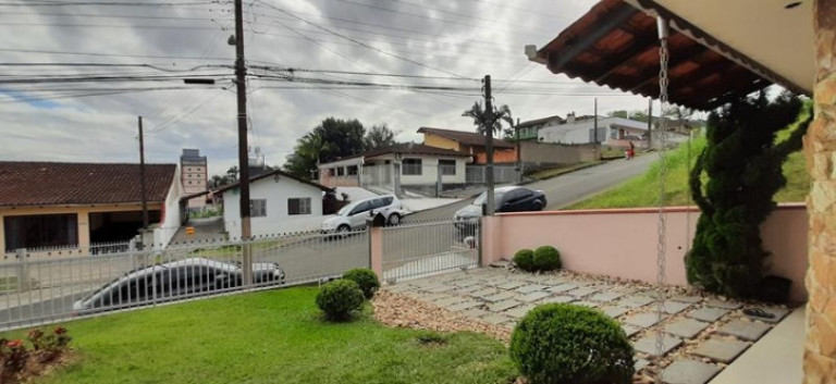 Imagem Sobrado com 4 Quartos à Venda, 269 m² em Santa Catarina - Joinville