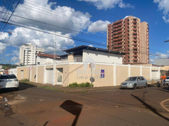 Casa com 4 Quartos à Venda, 400 m² em Setor Central - Itumbiara