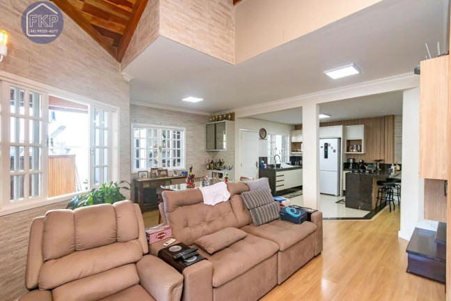 Imagem Casa com 3 Quartos à Venda, 178 m² em Ariribá - Balneário Camboriú Imagem Casa com 3 Quartos à Venda, 178 m² em Ariribá - Balneário Camboriú