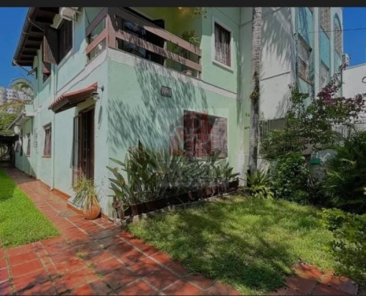 Imagem Casa com 3 Quartos à Venda, 178 m² em Santana - Porto Alegre