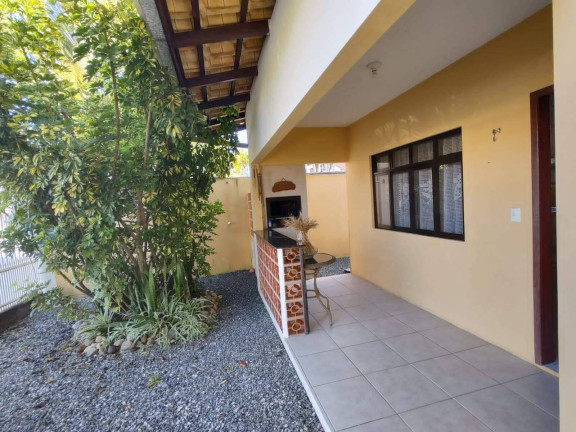 Imagem Casa com 3 Quartos para Temporada, 110 m² em Bombas - Bombinhas Imagem Casa com 3 Quartos para Temporada, 110 m² em Bombas - Bombinhas