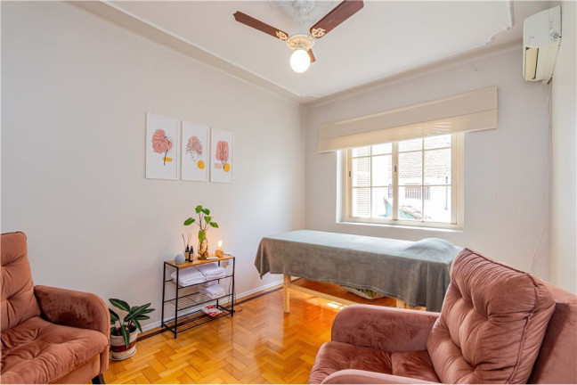 Imagem Casa com 4 Quartos à Venda,  em Petrópolis - Porto Alegre