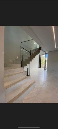 Imagem Casa com 3 Quartos à Venda, 225 m² em Goiânia Imagem Casa com 3 Quartos à Venda, 225 m² em Goiânia
