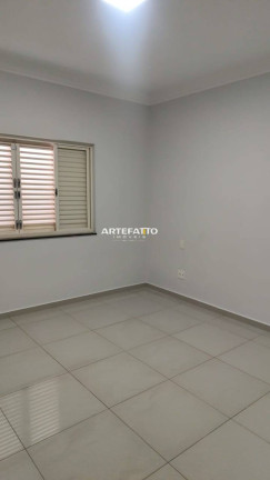Imagem Casa com 4 Quartos à Venda, 240 m²