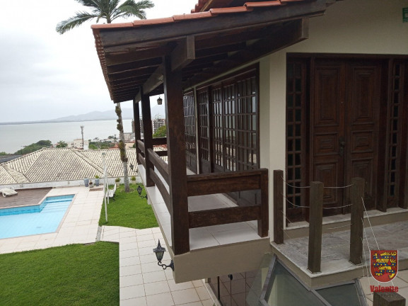 Imagem Casa com 6 Quartos à Venda,  em Coqueiros - Florianópolis