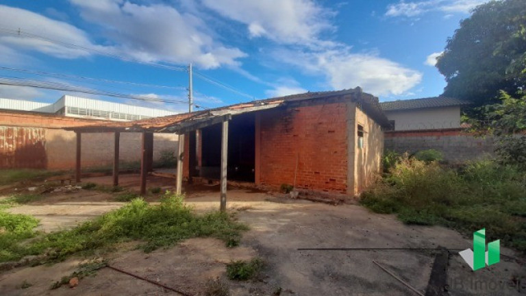 Imagem Casa com 4 Quartos à Venda, 202 m² em Santo Inácio - Montes Claros