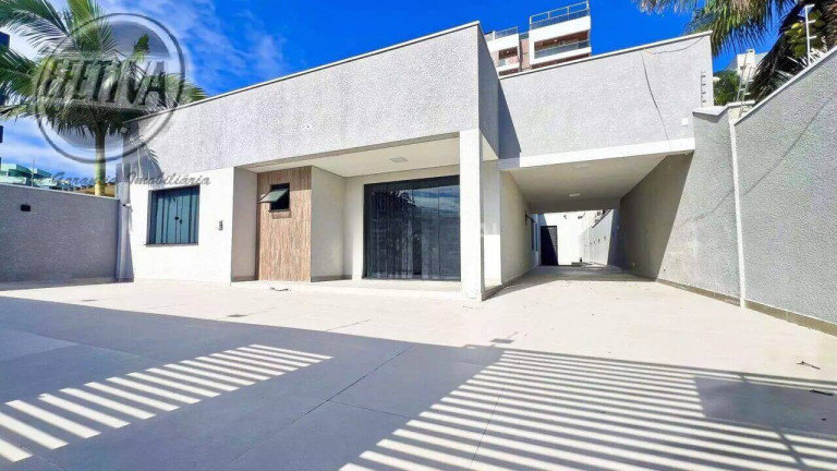 Casa com 7 Quartos à Venda, 283 m² em Centro - Guaratuba