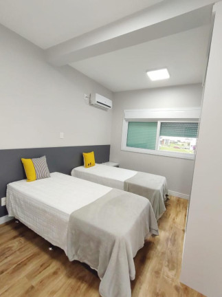 Imagem Casa com 4 Quartos à Venda, em -- - Capao Da Canoa Imagem Casa com 4 Quartos à Venda, em -- - Capao Da Canoa