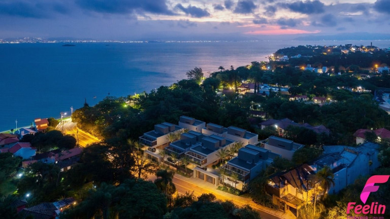 Casa de Condomínio com 3 Quartos à Venda, 241 m² em Cacupé - Florianópolis
