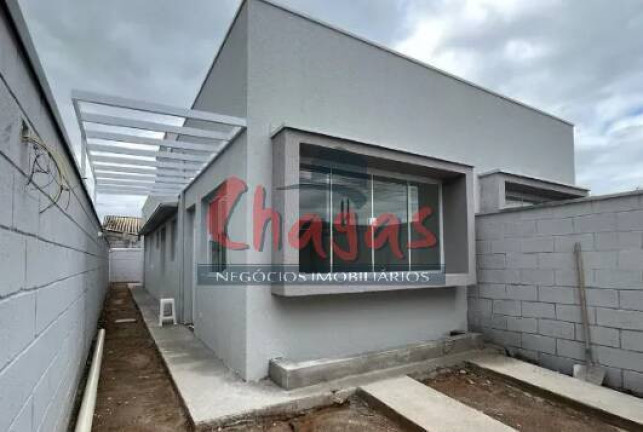 Casa com 2 Quartos à Venda, 61 m² em Golfinho - Caraguatatuba