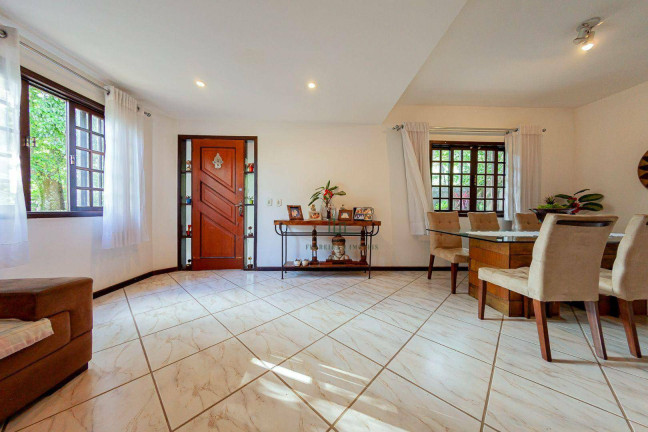 Imagem Casa com 6 Quartos à Venda, 250 m² em Itaipu - Niterói Imagem Casa com 6 Quartos à Venda, 250 m² em Itaipu - Niterói