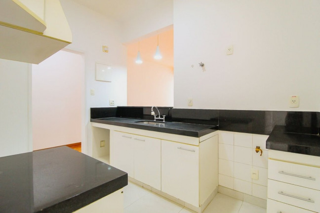 Imagem Imóvel com 3 Quartos à Venda, 108 m² em Copacabana - Rio De Janeiro Imagem Imóvel com 3 Quartos à Venda, 108 m² em Copacabana - Rio De Janeiro