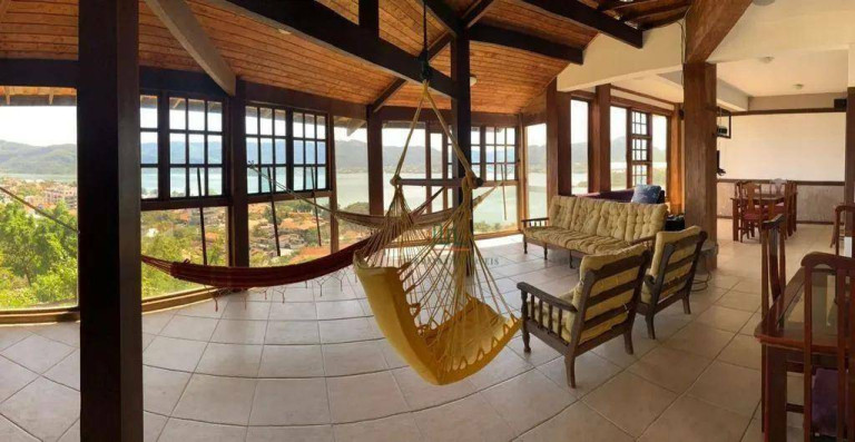 Casa com 4 Quartos à Venda ou Locação, 265 m² em Piratininga - Niterói