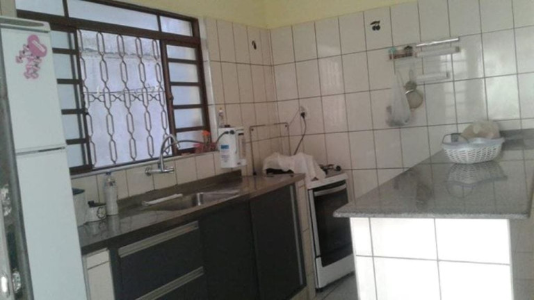 Imagem Casa com 3 Quartos à Venda, 120 m² em Conjunto Residencial Araretama - Pindamonhangaba