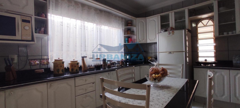 Imagem Casa com 3 Quartos à Venda, 216 m² em Jardim Icaray - Birigui
