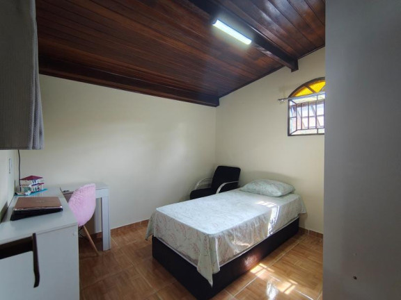 Imagem Imóvel com 3 Quartos à Venda, 2.400 m² em Biritiba Mirim