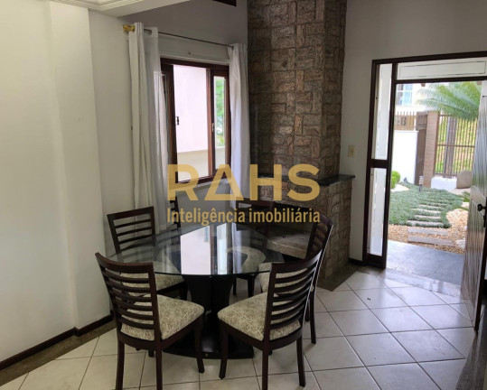 Imagem Casa com 3 Quartos à Venda, 208 m² em Anita Garibaldi - Joinville Imagem Casa com 3 Quartos à Venda, 208 m² em Anita Garibaldi - Joinville