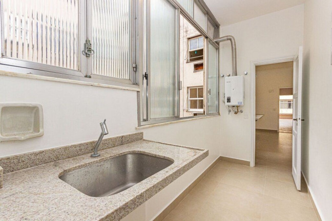 Imagem Imóvel com 3 Quartos à Venda, em Copacabana - Rio De Janeiro Imagem Imóvel com 3 Quartos à Venda, em Copacabana - Rio De Janeiro
